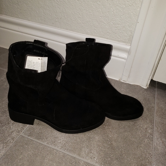 NWT Black Suede Boots Size 6 - Picture 1 of 4